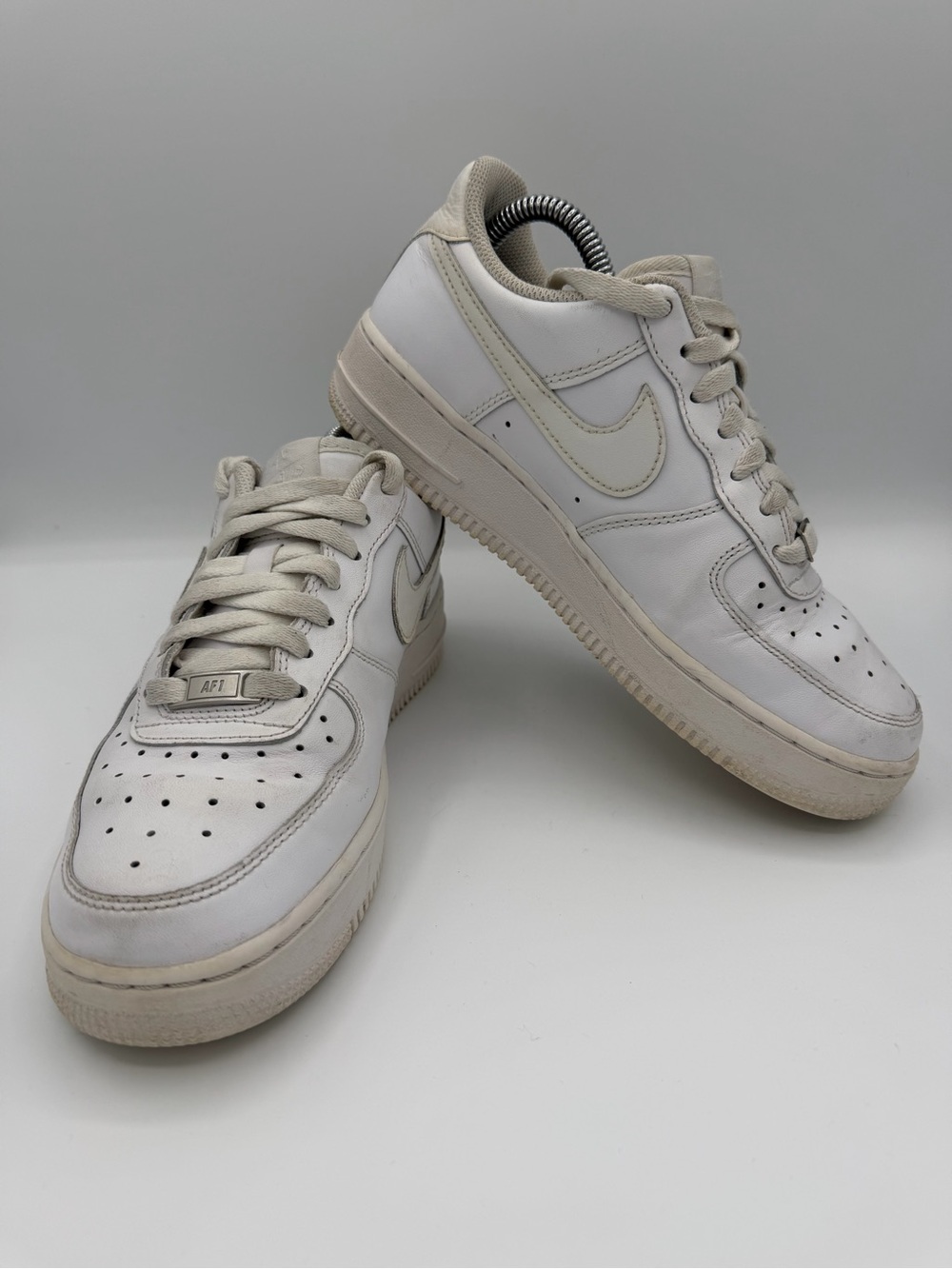 Nike Air Force 1 ’07 Triple White DD8959-100 Womens Size 8 Low Top Sneakers - Picture 2 of 8